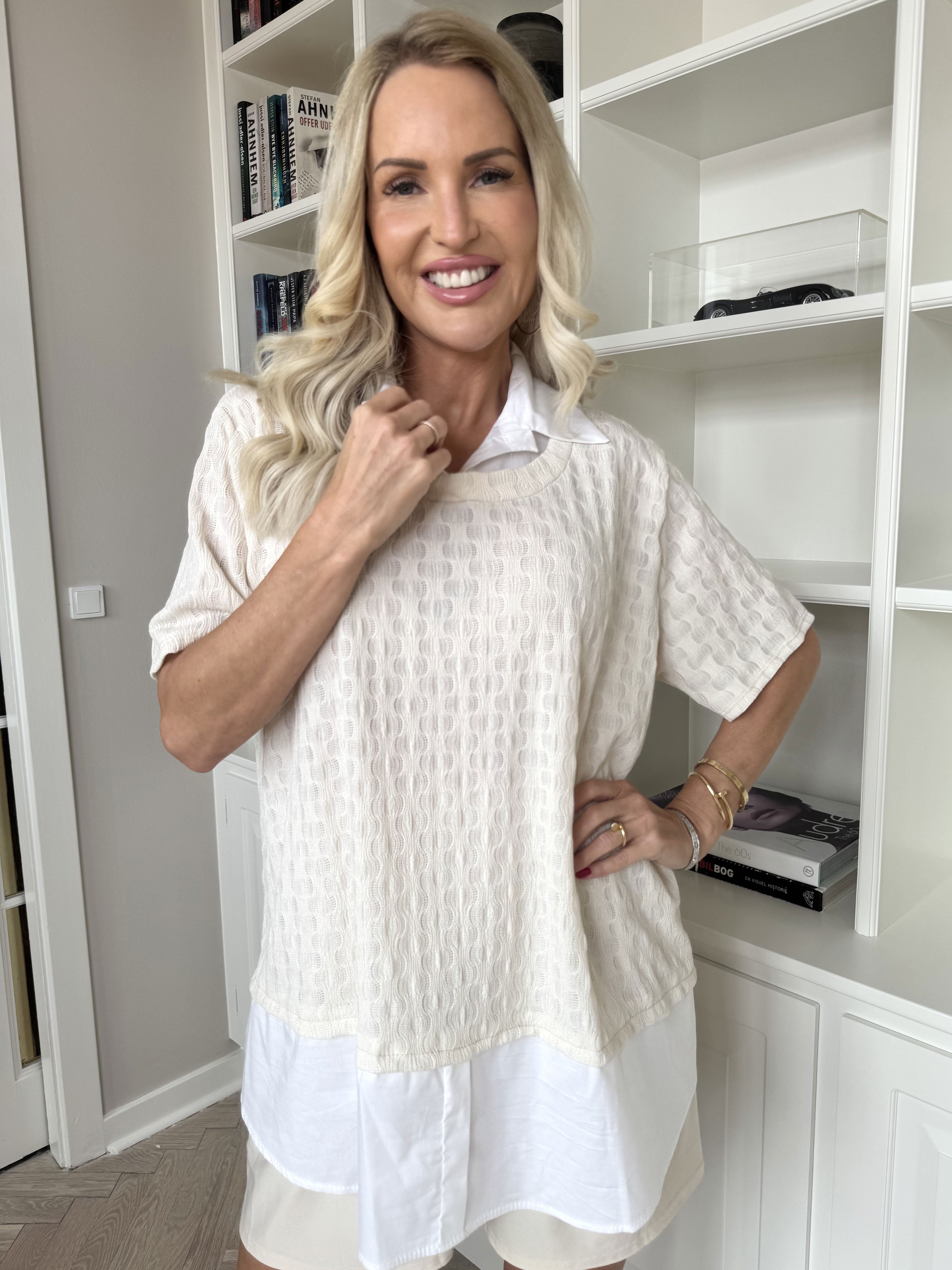 Shandel - Sød stretchy bluse med skjortedetaljer